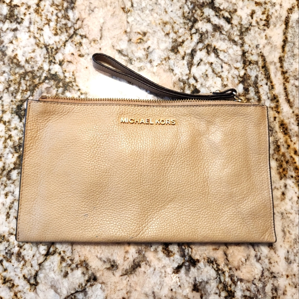 Michael Kors Wristlet, Beige Tan Pebbled Leather, Gold Tone, Clutch Lightweight